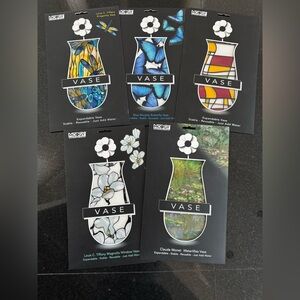 NWOT MODGY:Expandable Flower Vases.